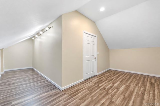 5 Sky View Court, Hauppauge, NY 11788