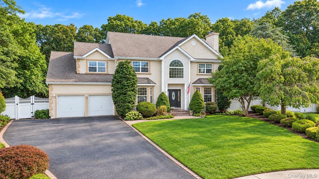 5 Sky View Court, Hauppauge, NY 11788 — photo 3