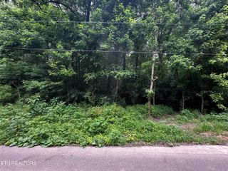 945 Mccubbins Rd, Strawberry Plains, TN 37871