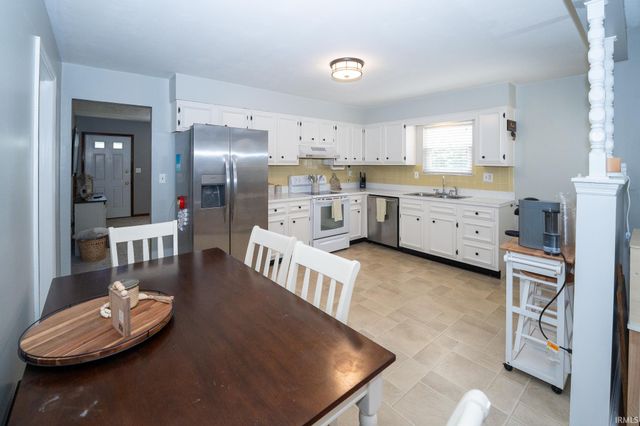 1630 N Colony Road, Evansville, IN 47715