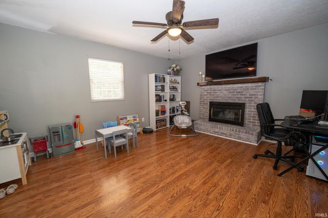 1630 N Colony Road, Evansville, IN 47715