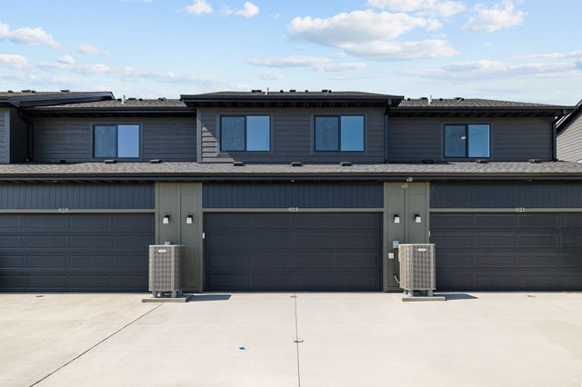 925 Percheron Lane, Norwalk, IA 50211
