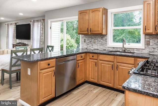 20 RICCIS DR, Jackson, NJ 08527