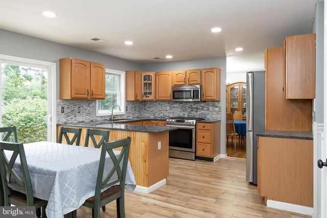 20 RICCIS DR, Jackson, NJ 08527