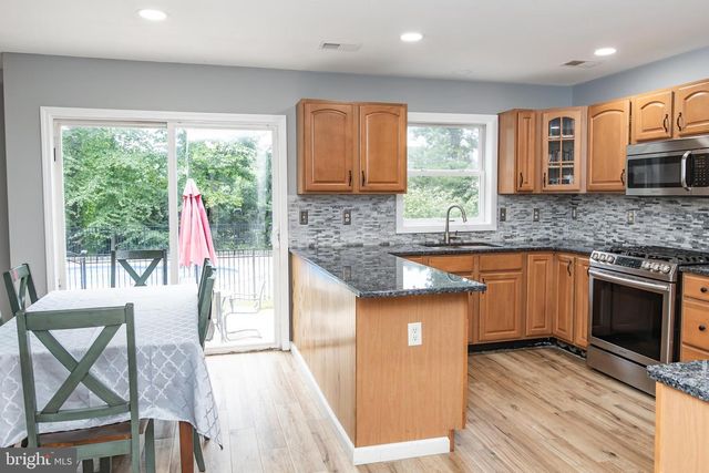 20 RICCIS DR, Jackson, NJ 08527