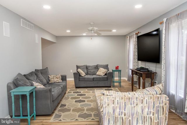 20 RICCIS DR, Jackson, NJ 08527