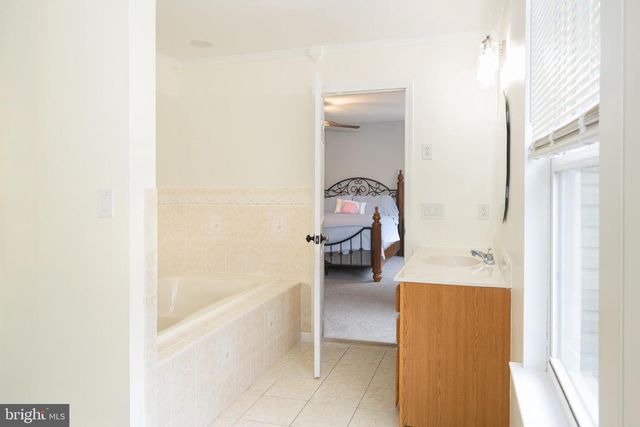 20 RICCIS DR, Jackson, NJ 08527