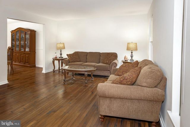 20 RICCIS DR, Jackson, NJ 08527
