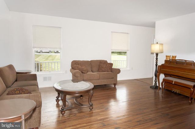 20 RICCIS DR, Jackson, NJ 08527