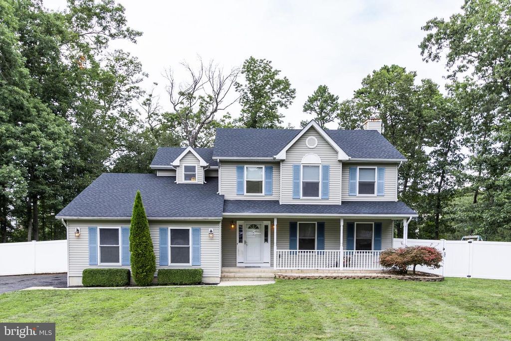 20 RICCIS DR, Jackson, NJ 08527
