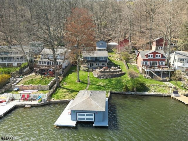 213 Hudson Ave, Hopatcong Boro, NJ 07843