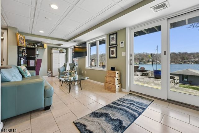 213 Hudson Ave, Hopatcong Boro, NJ 07843