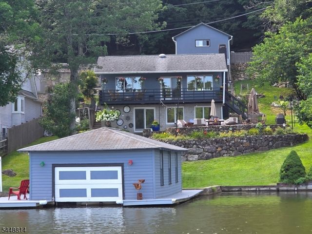 213 Hudson Ave, Hopatcong Boro, NJ 07843