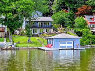 213 Hudson Ave, Hopatcong Boro, NJ 07843