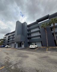 310 Fontainebleau Blvd 206, Miami, FL 33172