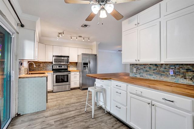 4221 NE 13th Ave, Oakland Park, FL 33334