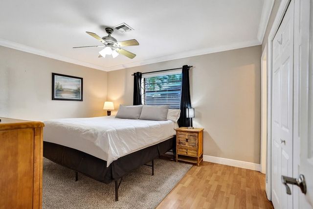 4221 NE 13th Ave, Oakland Park, FL 33334