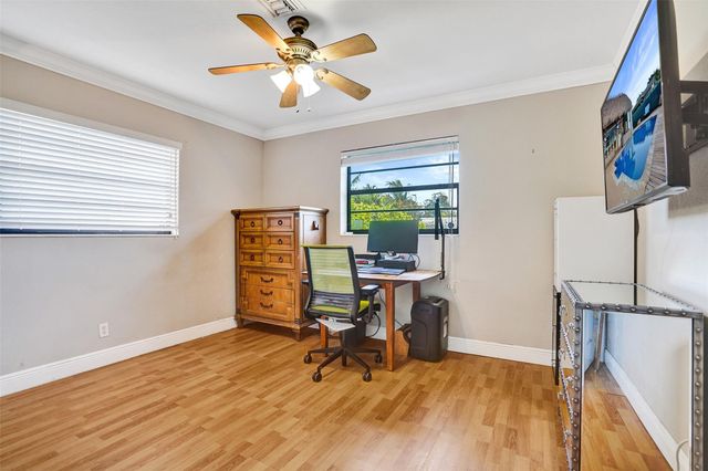 4221 NE 13th Ave, Oakland Park, FL 33334