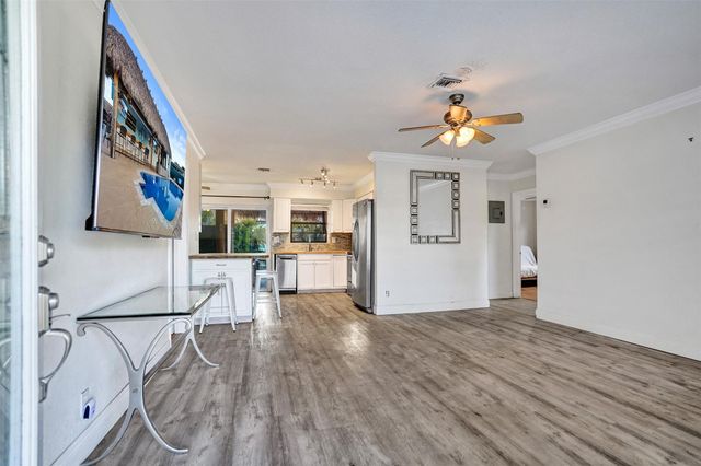 4221 NE 13th Ave, Oakland Park, FL 33334