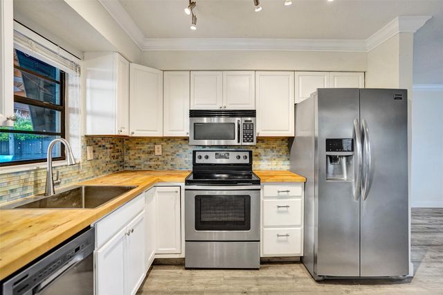 4221 NE 13th Ave, Oakland Park, FL 33334