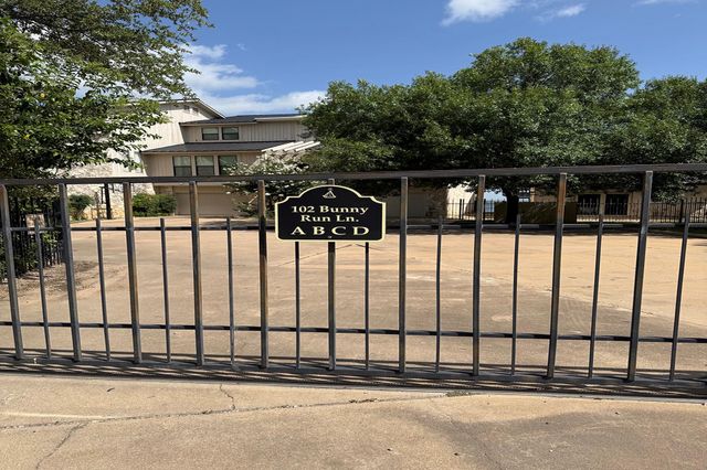 102 A Bunny Run, Horseshoe Bay, TX 78657