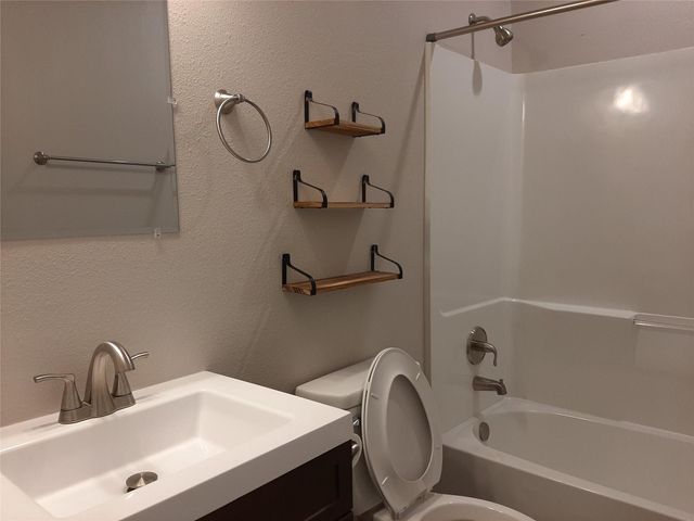 16974 W Hammon, Montgomery, TX 77316