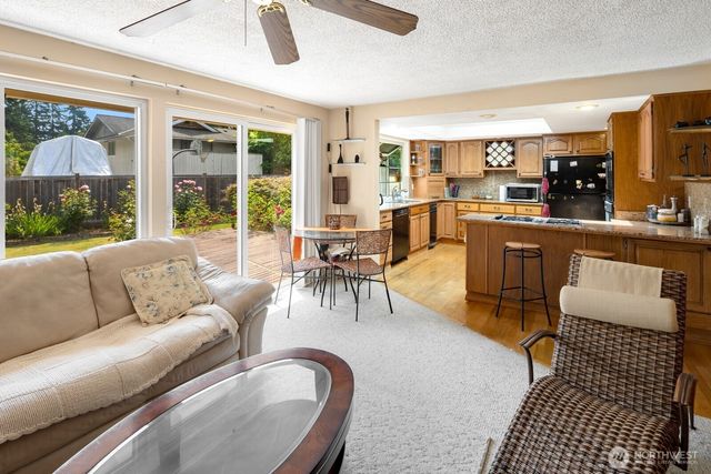 6906 149th Avenue NE, Redmond, WA 98052