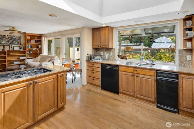 6906 149th Avenue NE, Redmond, WA 98052