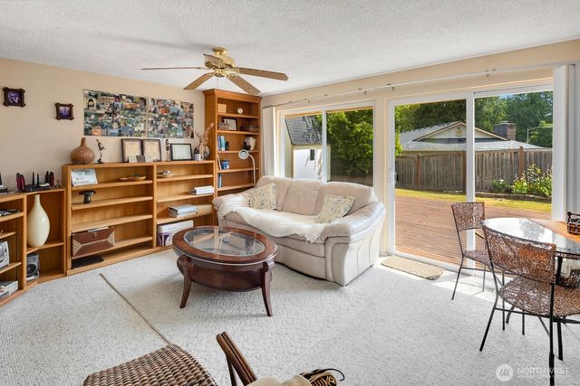 6906 149th Avenue NE, Redmond, WA 98052
