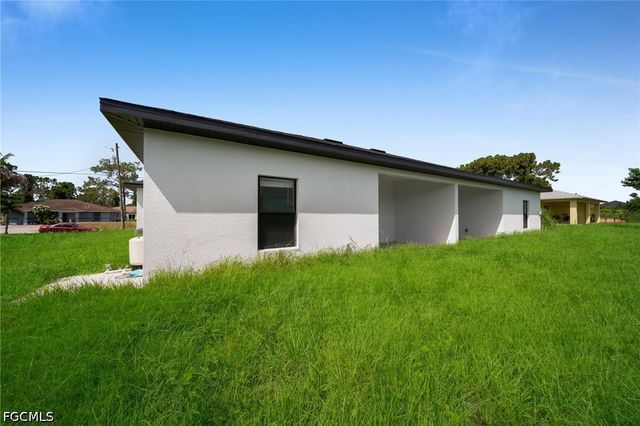 4984 Fairway CT, Lehigh Acres, FL 33973