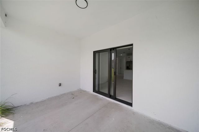4984 Fairway CT, Lehigh Acres, FL 33973