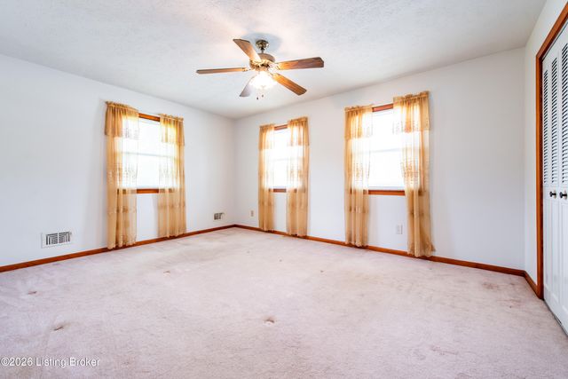 7106 St Anthony Church Rd, Louisville, KY 40214