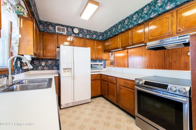7106 St Anthony Church Rd, Louisville, KY 40214
