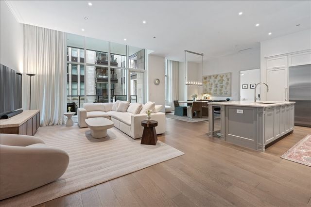 435 N Michigan Avenue 414, Chicago, IL 60611