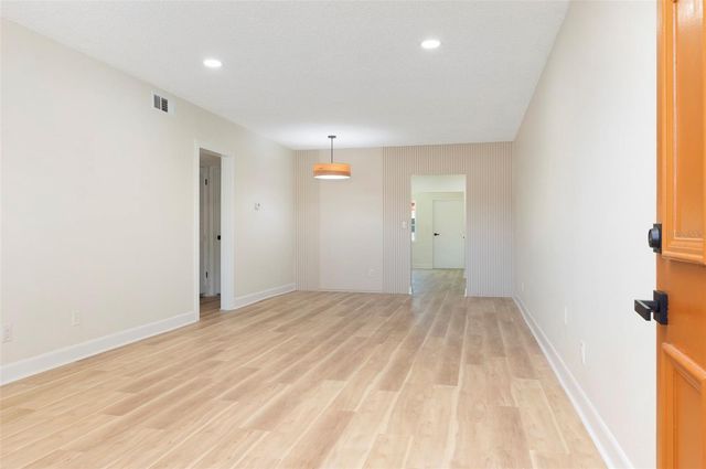 3740 58TH STREET N 106, St Petersburg, FL 33710