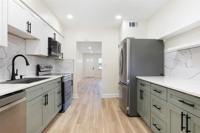 3740 58TH STREET N 106, St Petersburg, FL 33710
