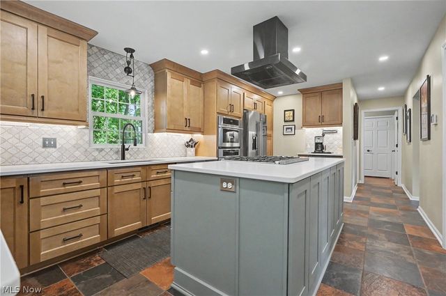 3020 Silver Lake Boulevard, Silver Lake, OH 44224