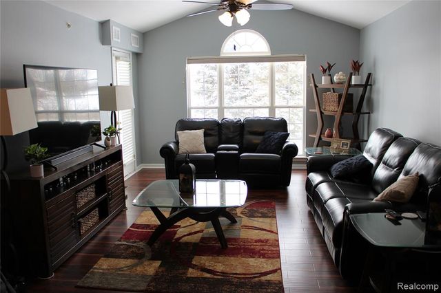 52133 Naugatuck Drive 25, Macomb, MI 48042