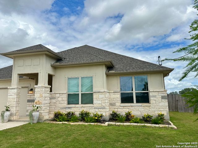 120 Willow Oak Trl, Floresville, TX 78114