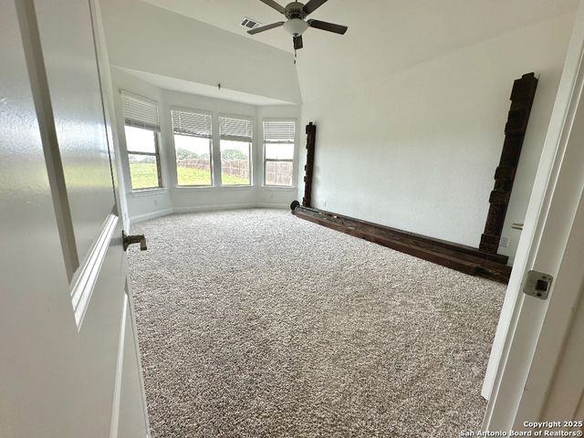 120 Willow Oak Trl, Floresville, TX 78114