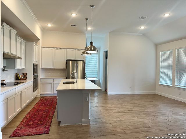 120 Willow Oak Trl, Floresville, TX 78114