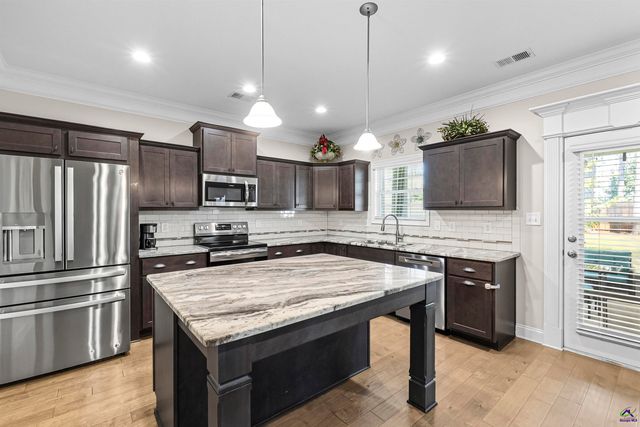 414 Newport Avenue, Kathleen, GA 31047