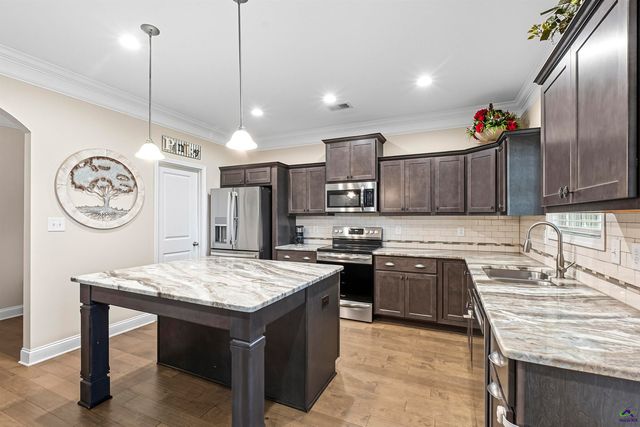 414 Newport Avenue, Kathleen, GA 31047