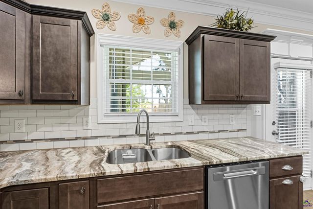 414 Newport Avenue, Kathleen, GA 31047