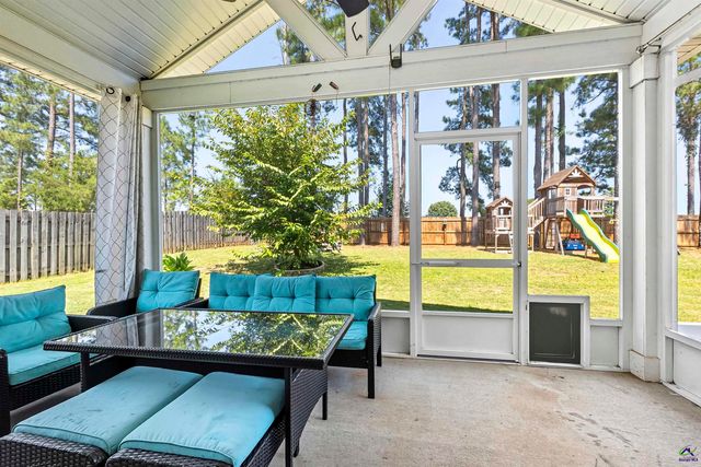 414 Newport Avenue, Kathleen, GA 31047