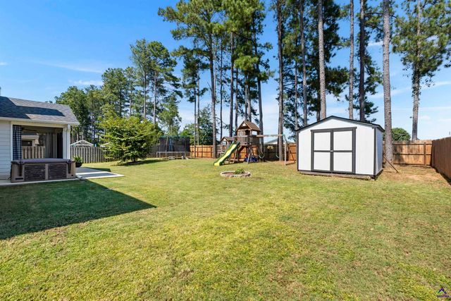 414 Newport Avenue, Kathleen, GA 31047