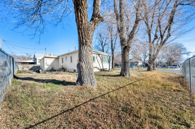 1594 W SUNSET AVE, West Valley City, UT 84119