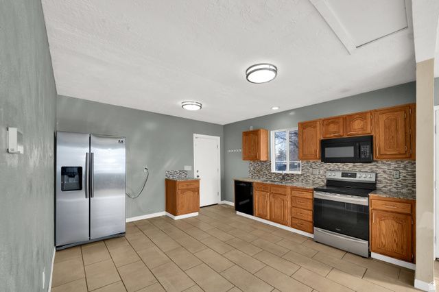 1594 W SUNSET AVE, West Valley City, UT 84119