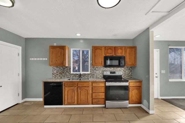 1594 W SUNSET AVE, West Valley City, UT 84119