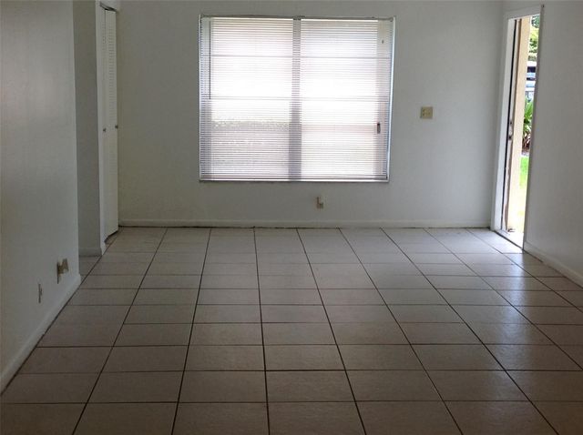 10815 NW 45th St, Coral Springs, FL 33065